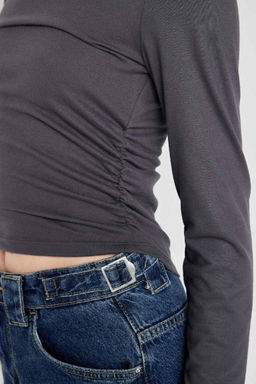 Женская базовая однотонная футболка с вырезом лодочкой антрацитового цвета и длинными рукавами - Defacto фото 5