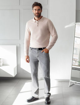 Лонгслив из мягкого фактурного трикотажа с плетеным воротником поло на пуговицах