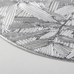 Набор салфеток сервировочных на стол Доляна Листья, d=38 см, 4 шт, цвет серебряный  фото 5