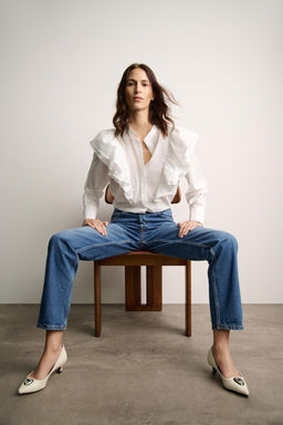 LEATHER HEELS WITH METAL PLATE DETAIL