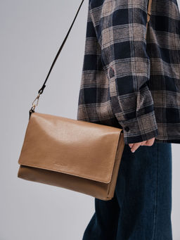 Сумка кожаная через плечо Deboro 30181 нюдовая