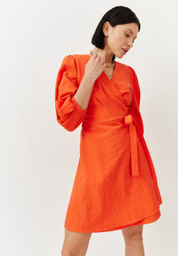 Платье на запах из жатого хлопка