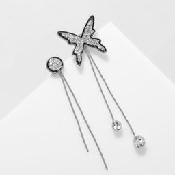 Серьги висячие со стразами Бабочка и круг, цвет чёрно-белый в серебре