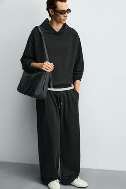 PANTAL?N JOGGER PLIEGUES SOFT / Negro