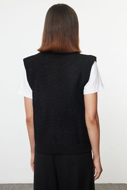 Siyah Bisiklet Yaka Fitted Yelek TWOAW25YE00028