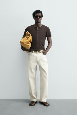 CAMISETA SLIM FIT CUELLO PANADERO / Marr?n oscuro