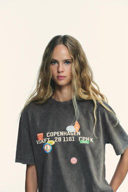 WASHED-EFFECT T-SHIRT WITH PRINTED PATCHES - Zara фото 2