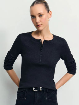 Лонгслив с застежкой на груди / Zarina