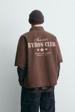 CAMISA ESTRUCTURA BOLSILLOS / Marr?n