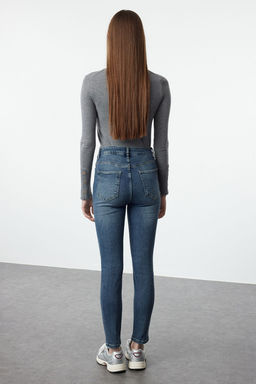 Koyu Mavi Onden Dugmeli Yuksek Bel Skinny Jeans TWOSS23JE00077 - Trendyolmilla фото 5