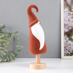 Фигурка керамика Гном в красном кафтане и колпаке, 7.7?7.2?26.6 см