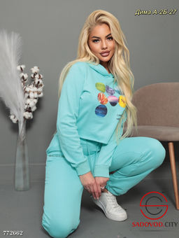 Женский спортивный костюм