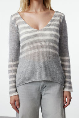 Gri Yumusak Dokulu Gevsek Orgu Cizgili Triko Kazak TWOAW25KZ00172 - Trendyolmilla фото 4