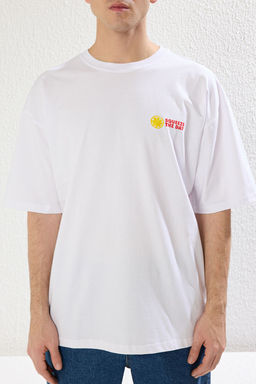 Beyaz Oversize/Genis Kesim Limon Bask?l? %100 Pamuklu T-Shirt TMNSS23TS00089
