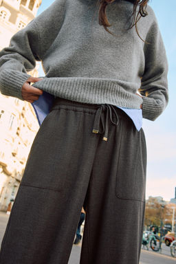 PANTAL?N JOGGER BAJO PU?O / Marr?n vigor?