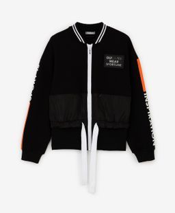 Толстовка оверсайз с акцентными принтами и патчами Gulliver