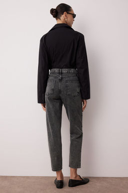 Siyah Yuksek Bel Mom Jeans TWOSS23JE00067 - Trendyolmilla фото 4