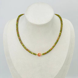 Колье из Унакита и Солнечного камня 38 см +