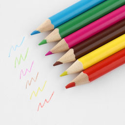 Подарочный набор, в открытке: отрывной блок с заданиями и карандаши 8 марта: Яркая звездочка