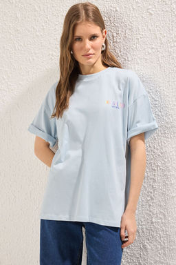 TRENDYOLMILLA Beyaz %100 Pamuk On ve Arka Bask?l? Boyfriend Fit Bisiklet Yaka Orme T-Shirt TWOSS23TS00057  фото 2