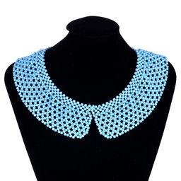 Ожерелье-воротник ажурной вязки голубого цвета - Модные истории фото 2