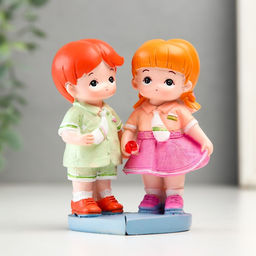 Фигурки набор полистоун Малыши с сумочками на сердце, 2 шт., 5?4.5?9; 5?4.8?9 см