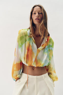 BLUSA CORTA ESTAMPADA / TYEAMARILLO