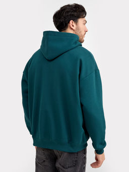 Теплое худи в оттенке сосна с новогодним принтом - Mark formelle фото 3