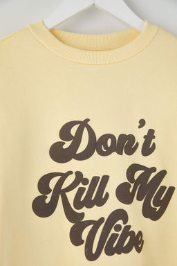 Teen Sar? Kabartma Slogan Bask?l? Oversize/Genis Kal?p Kal?n Orme Sweatshirt TWOAW26SW00172 - Trendyolmilla фото 2