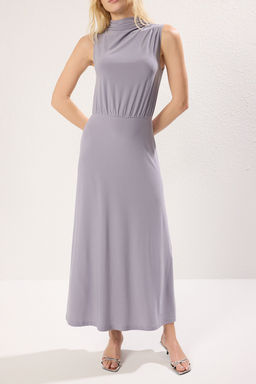 TRENDYOLMILLA Mavi Soyut Bask?l? Dik Yaka Drapeli Belden Ac?lan Esnek Maxi Orme Elbise TWOSS25EL00381