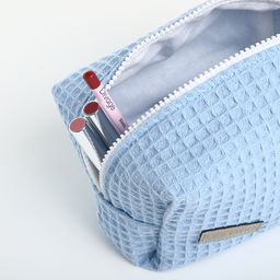 Косметичка женская на молнии TEXTURA, объёмная, средняя, мягкая, вафельная текстура, голубая  фото 2