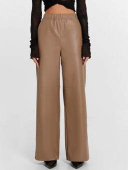 Брюки женские темно-бежевые из экокожи