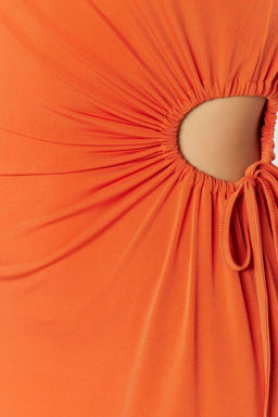 TRENDYOLMILLA Cok Renkli Cicek Desenli Vucuda Oturan Cut Out/Pencere Detayl? Orme K?sa S?k Elbise TPRSS23EL00154  фото 5