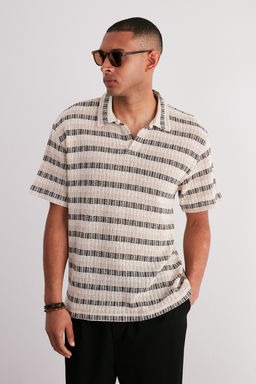 TRENDYOL MAN Ekru Oversize/Genis Kesim Dusuk Omuz Limited Edition Cizgili Polo Yaka T-shirt TMNSS24PO00023 - Trendyolmilla фото 3