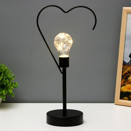 Ночник настольный Сердце LED от батареек 3хААА черный 11?16.5?36.4 см RISALUX