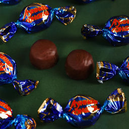 Конфеты подарочные шоколадные Тому кто ценит вкус жизни, вкус: лесные ягоды, 120 г.