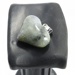 Подвеска Сердечко объемное из камня Лабрадор дарует удачу и везение 2см