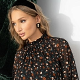 Платье с акцентными рукавами, Стильная эйфория