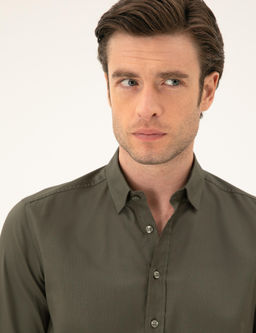 Рубашка приталенного кроя цвета хаки из смесового хлопка - Cacharel фото 2