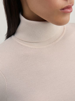 Джемпер с высоким воротником в риб / Zarina  фото 6