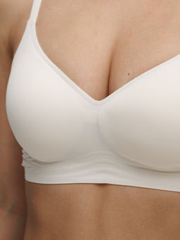 Бюстгальтер бесшовный бескаркасный с вкладышами Lingeamo айвори ВТ-01 (131)