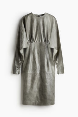 Vestido de piel con mangas murci?lago