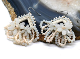 Серьги ручной работы в оплетении цв.молочный