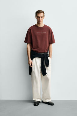 CAMISETA RELAXED FIT ESTAMPADO FLOCADO / Granate