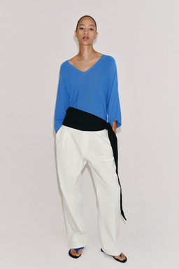 TOP PUNTO FLUIDO ESCOTE PICO / Azul?n