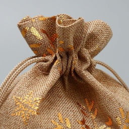 Цена за 5 шт. Мешочек подарочный холща «Золотые снежинки», тиснение, 10 х 12 см +/- 1.5 см