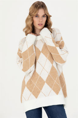 Женский кремовый свитер с круглым вырезом Неожиданная скидка в корзине