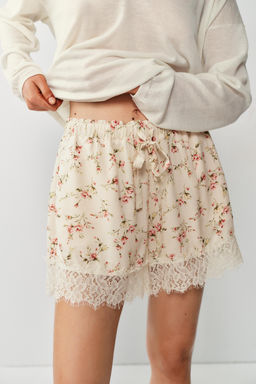 SHORTS ESTAMPADO FLORAL ENCAJE / Estampado - Zara фото 2