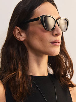 Солнцезащитные очки в пластиковой оправе / zarina