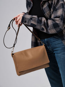 Сумка кожаная через плечо Deboro 30181 нюдовая